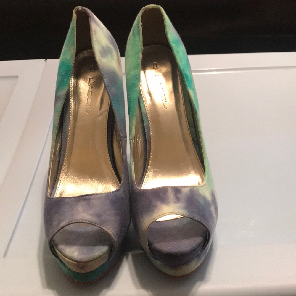 Shoes - Picture 2 of 3